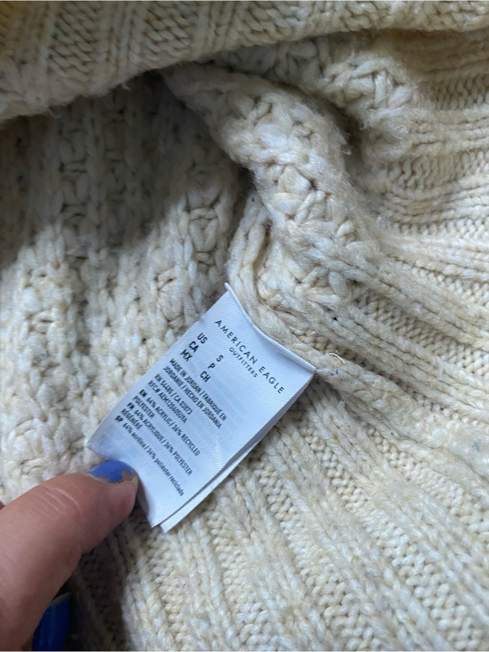 American Eagle Cream Chunky V-Neck Sweater Size Small (oversized) - Picture 6 of 7